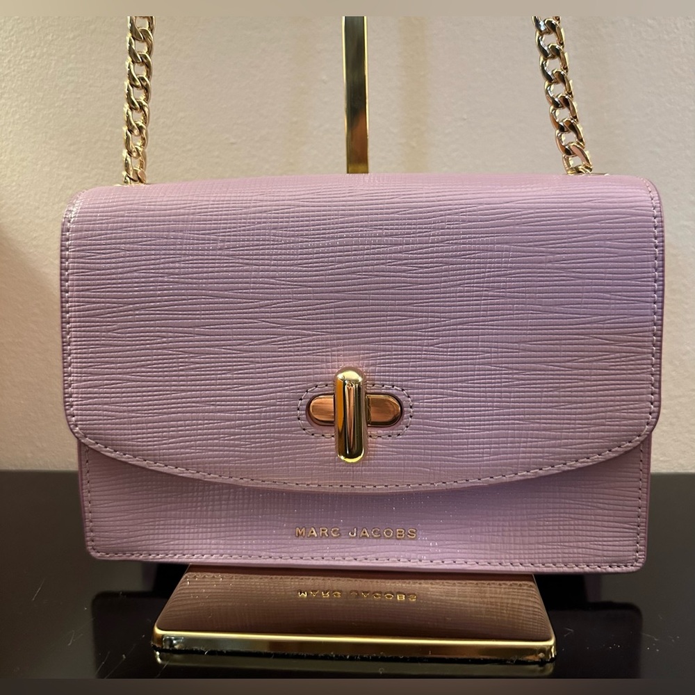 Marc Jacobs The Turnlock Lavender Leather Crossbody Bag Syrah - Picture 2 of 8